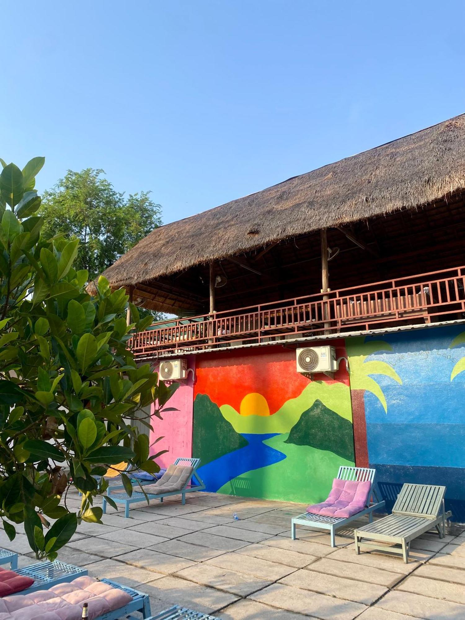 לואנג פרבאנג Sunrise Riverside Pool Hostel מראה חיצוני תמונה