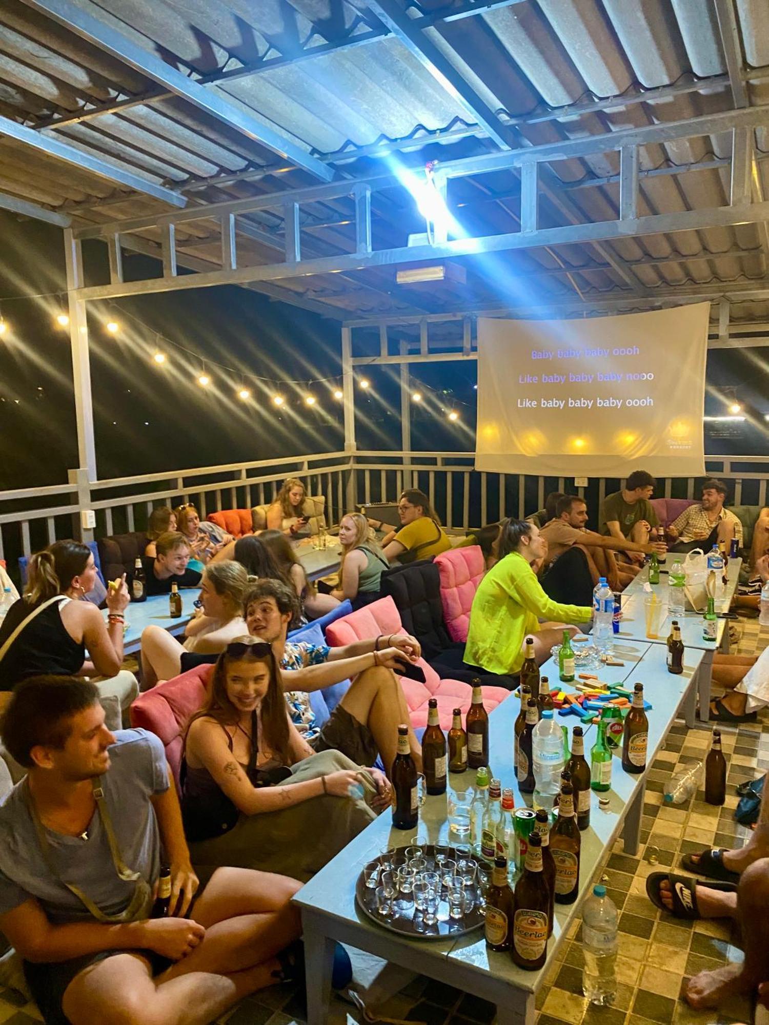 לואנג פרבאנג Sunrise Riverside Pool Hostel מראה חיצוני תמונה