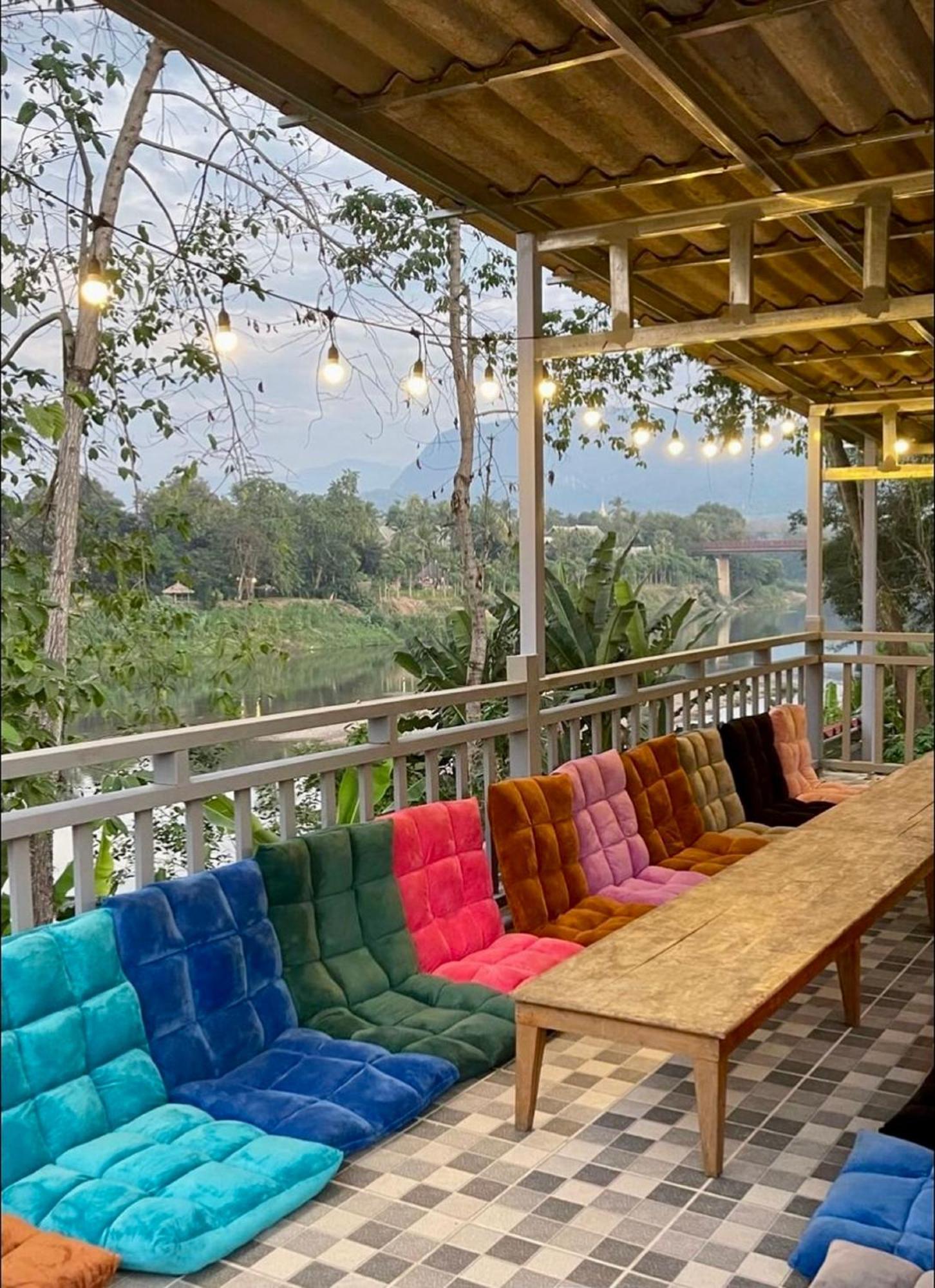 לואנג פרבאנג Sunrise Riverside Pool Hostel מראה חיצוני תמונה